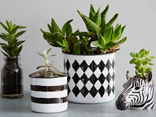 Black and White Enamel Pot rigby & mac Jardines de estilo ecléctico Accesorios y decoración