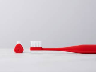 ​“THE TOOTHBRUSH BY MISOKA”, the standing toothbrush, PRODUCT DESIGN CENTER PRODUCT DESIGN CENTER Industrialna łazienka