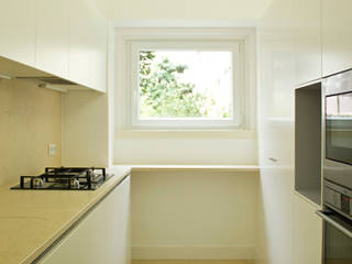 GB Apartment, TERNULLOMELO Architects TERNULLOMELO Architects Kitchen