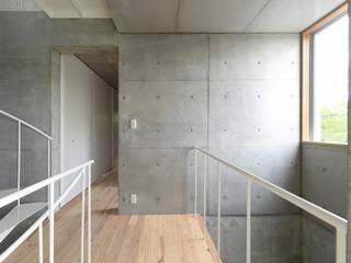 犬山の家 / House in Inuyama, 市原忍建築設計事務所 / Shinobu Ichihara Architects 市原忍建築設計事務所 / Shinobu Ichihara Architects Modern corridor, hallway & stairs