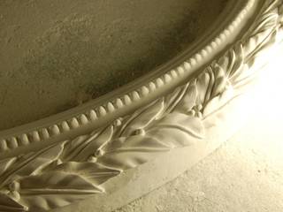 Moldura de gesso_ Plaster Frame, Iva Viana Atelier de Escultura Iva Viana Atelier de Escultura Classic walls & floors