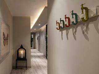 APARTAMENTO EIXAMPLE DE BARCELONA, Time2dsign Time2dsign Modern Corridor, Hallway and Staircase