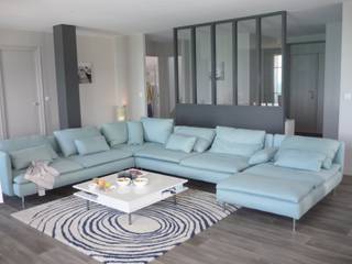 RENOVATION D'UN APPARTEMENT en bord de mer, LM conception LM conception Salas de estar modernas