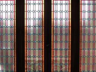 LE RENOUVEAU D'UN VITRAIL, Verre et Vitrail Verre et Vitrail Balcone, Veranda & Terrazza in stile classico