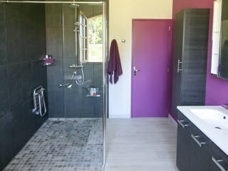 Rénovation d'une salle de bain à accessibilité PMR, Violaine Denis Violaine Denis 現代浴室設計點子、靈感&圖片