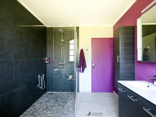 Rénovation d'une salle de bain à accessibilité PMR, Violaine Denis Violaine Denis 現代浴室設計點子、靈感&圖片