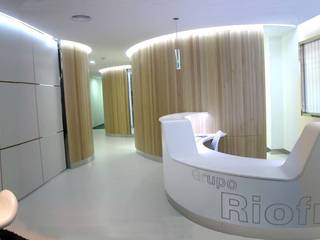 Oficinas Grupo RIOFRIO, Grupo RIOFRIO arquitectos Grupo RIOFRIO arquitectos Espacios comerciales