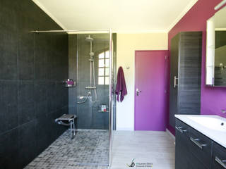 Rénovation d'une salle de bain à accessibilité PMR, Violaine Denis Violaine Denis Phòng tắm phong cách hiện đại