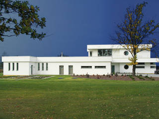 Rezydencja , MAŁECCY biuro projektowe MAŁECCY biuro projektowe Minimalist houses