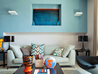 La casa ideale per un single, giovane e colorata, PDV studio di progettazione PDV studio di progettazione Phòng khách phong cách chiết trung
