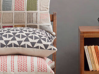 Cushions, Zoe Attwell Zoe Attwell Livings modernos: Ideas, imágenes y decoración