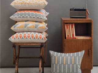 Cushions, Zoe Attwell Zoe Attwell Ruang Keluarga Modern