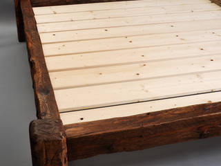 Unikates Altholz- Doppelbett massiv, Tuldok Tuldok Rustic style bedroom Wood Wood effect