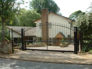 Steel Automatic Gates, AGD Systems AGD Systems Eclectic style garden