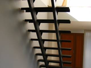 escalier en acier , metal brut metal brut Corridor, hallway & stairsStairs