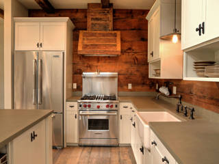 Lucky 4 Ranch, Uptic Studios Uptic Studios Rustic style kitchen