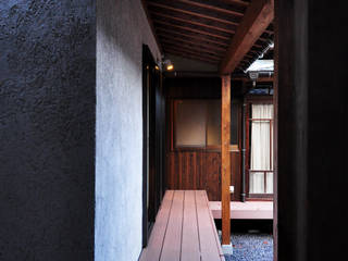 黒川の家, 株式会社アトリエカレラ 株式会社アトリエカレラ Classic style balcony, veranda & terrace