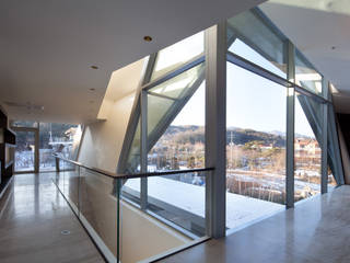 Guesthouse Rivendell, KWAK, HEESOO [IDMM Architects] KWAK, HEESOO [IDMM Architects] Modern Corridor, Hallway and Staircase