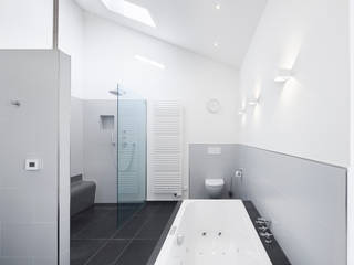 Außergewöhnliches Wohnhaus in Dormagen, Wichmann Architekten Ingenieure GmbH Wichmann Architekten Ingenieure GmbH Ванная комната в стиле минимализм
