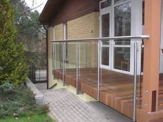 Terrace Stainless Steel Balustrade with Glass infills Inox City Ltd Balcone, Veranda & Terrazza in stile moderno