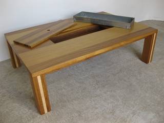 Table basse design en bois d'iroko et frêne avec son jardin, casier de rangement , Lartelier Lartelier Salas de estar modernas