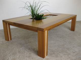 Table basse design en bois d'iroko et frêne avec son jardin, casier de rangement , Lartelier Lartelier Salas de estar modernas