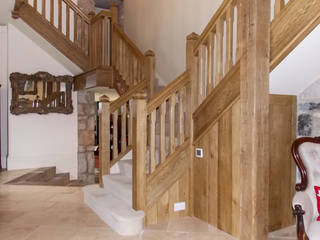 Solid Oak Gothic style stairs, Buscott Woodworking Buscott Woodworking Koridor & Tangga Gaya Country