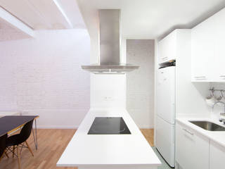 Apartamento de 40m2 en el Raval de Barcelona, Dolmen Serveis i Projectes SL Dolmen Serveis i Projectes SL Cocinas de estilo moderno