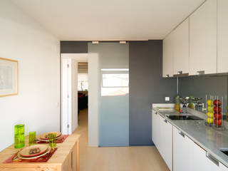 REFORMA DE PISO VPO A CORUÑA, RDLC RDLC Modern kitchen