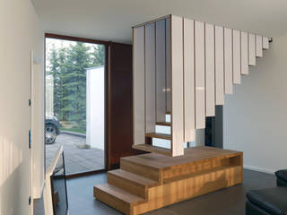 Die hängende Treppe - ein besonderer Blickfang für zu Hause, Byrnström Möbelbau Byrnström Möbelbau オリジナルデザインの リビング