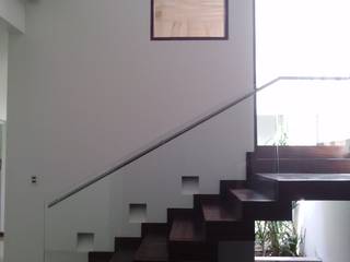 casa 329, Hussein Garzon arquitectura Hussein Garzon arquitectura Modern corridor, hallway & stairs Wood Wood effect