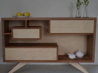 Reclaimed Iroko and Sycamore Cabinet, Hout Design Hout Design Вітальня