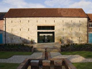 A Conservation Project: Syningthwaite Priory Farm, Wildblood Macdonald Wildblood Macdonald クラシカルな 家