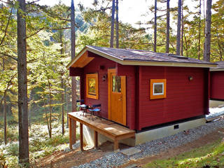 週末別荘・森の巣箱, Cottage Style / コテージスタイル Cottage Style / コテージスタイル カントリーな 家 木 赤色