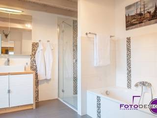 Home Staging einer "jungen" Doppelhaushälfte, MK ImmoPromotion MK ImmoPromotion Mediterrane Badezimmer