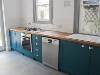 The West Hampstead Kitchen, NAKED Kitchens NAKED Kitchens Dapur Klasik