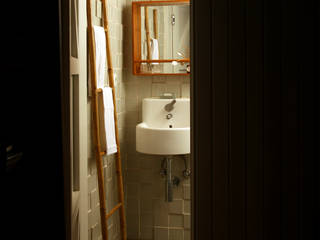 BARRO tiles at a private bathroom, BARRO BARRO モダンスタイルの お風呂