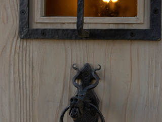 Cedar House, stage Y's 一級建築士事務所 stage Y's 一級建築士事務所 Scandinavian style doors Doorknobs & accessories