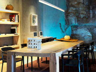 CONTEMPORARY HOSPITALITY LIGHTING FROM BARCELONA, LEDS-C4 LEDS-C4 モダンデザインの ダイニング 照明