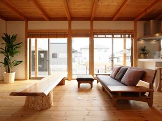 Su-House okayama, 三宅和彦／ミヤケ設計事務所 三宅和彦／ミヤケ設計事務所 Ruang Keluarga Gaya Asia