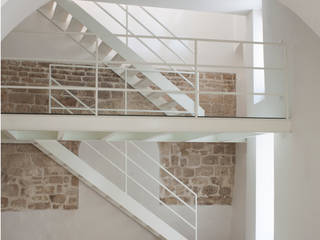 CASA TORRE, 3C+M architettura 3C+M architettura Minimalist corridor, hallway & stairs