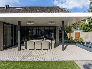 Tuin-Lounge, Medie Interieurarchitectuur Medie Interieurarchitectuur モダンデザインの テラス