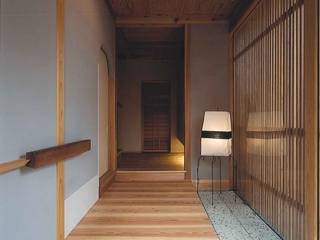 H house, ATELIER A+A ATELIER A+A 隨意取材風玄關、階梯與走廊