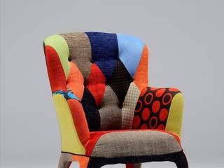 Poltroncina rivestita in tessuto stile patchwork, CORDEL s.r.l. CORDEL s.r.l. Dormitorios de estilo moderno Textiles