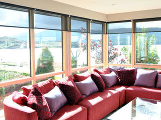 Sun Room CLAIRE HAMMOND INTERIORS Phòng khách phong cách kinh điển Sofas & armchairs