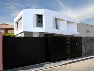 Vivienda unifamiliar Aislada en Tafira Alta, BELLO Y MONTERDE arquitectos BELLO Y MONTERDE arquitectos Casas modernas