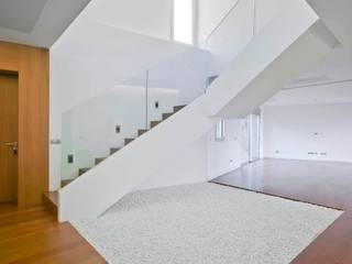 Vivienda unifamiliar Aislada en Tafira Alta, BELLO Y MONTERDE arquitectos BELLO Y MONTERDE arquitectos Moderner Flur, Diele & Treppenhaus