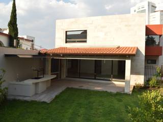 Casa en Interlomas, Revah Arqs Revah Arqs Moderne balkons, veranda's en terrassen