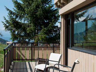 Chalet Courchevel, A2 Architecture d'interieur A2 Architecture d'interieur Modern balcony, veranda & terrace