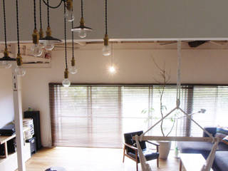 「AKIYA HOUSE」, vibe design inc. vibe design inc. Eclectic style living room